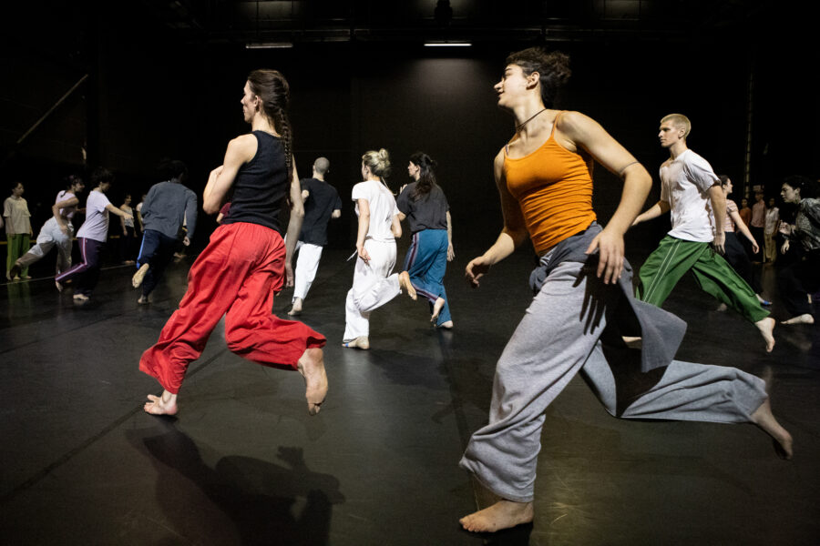 20251128 LR PARTS Presents Passing Through cc DECLERCK Tine 11 20251128 LR PARTS Presents Passing Through cc DECLERCK Tine 11