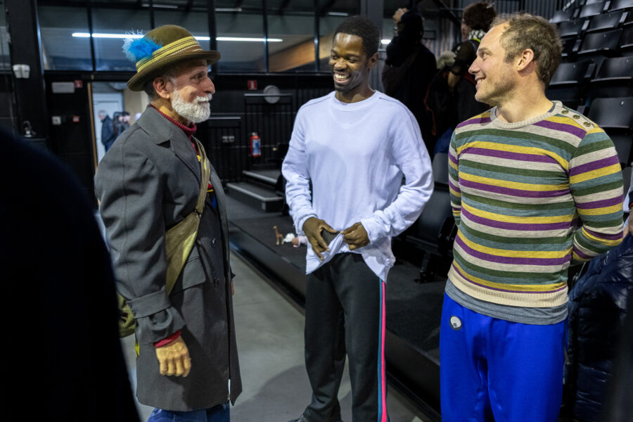 20251128 LR PARTS Presents Passing Through cc DECLERCK Tine 43 20251128 LR PARTS Presents Passing Through cc DECLERCK Tine 43